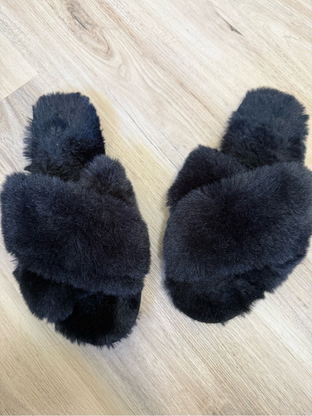 LC Black Plush Fuzzy Slide Slippers